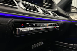 harmaa Mercedes-Benz GLE 2022 kuva 26.