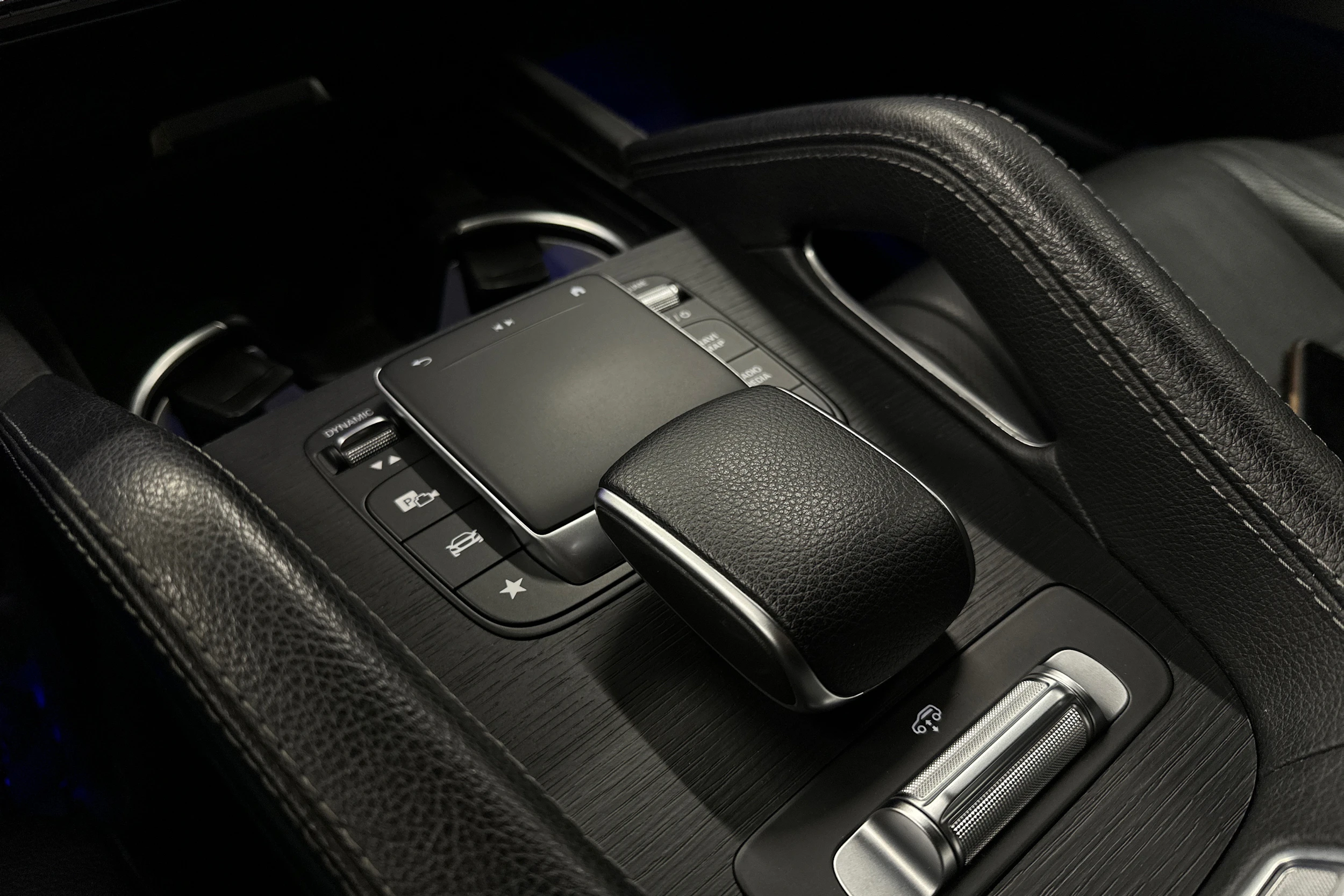 harmaa Mercedes-Benz GLE 2022 kuva 28.