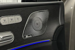 harmaa Mercedes-Benz GLE 2022 kuva 31.