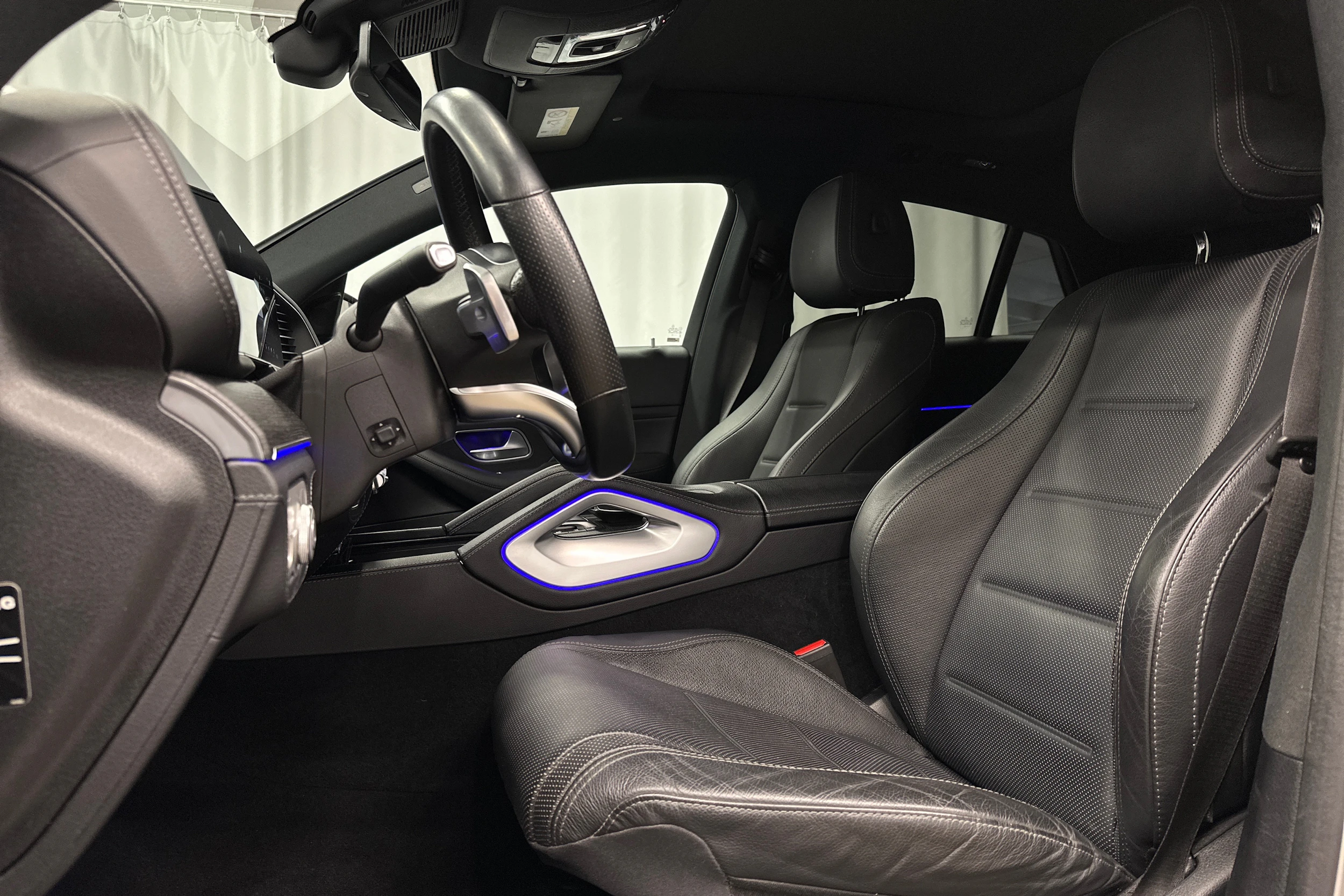 harmaa Mercedes-Benz GLE 2022 kuva 32.