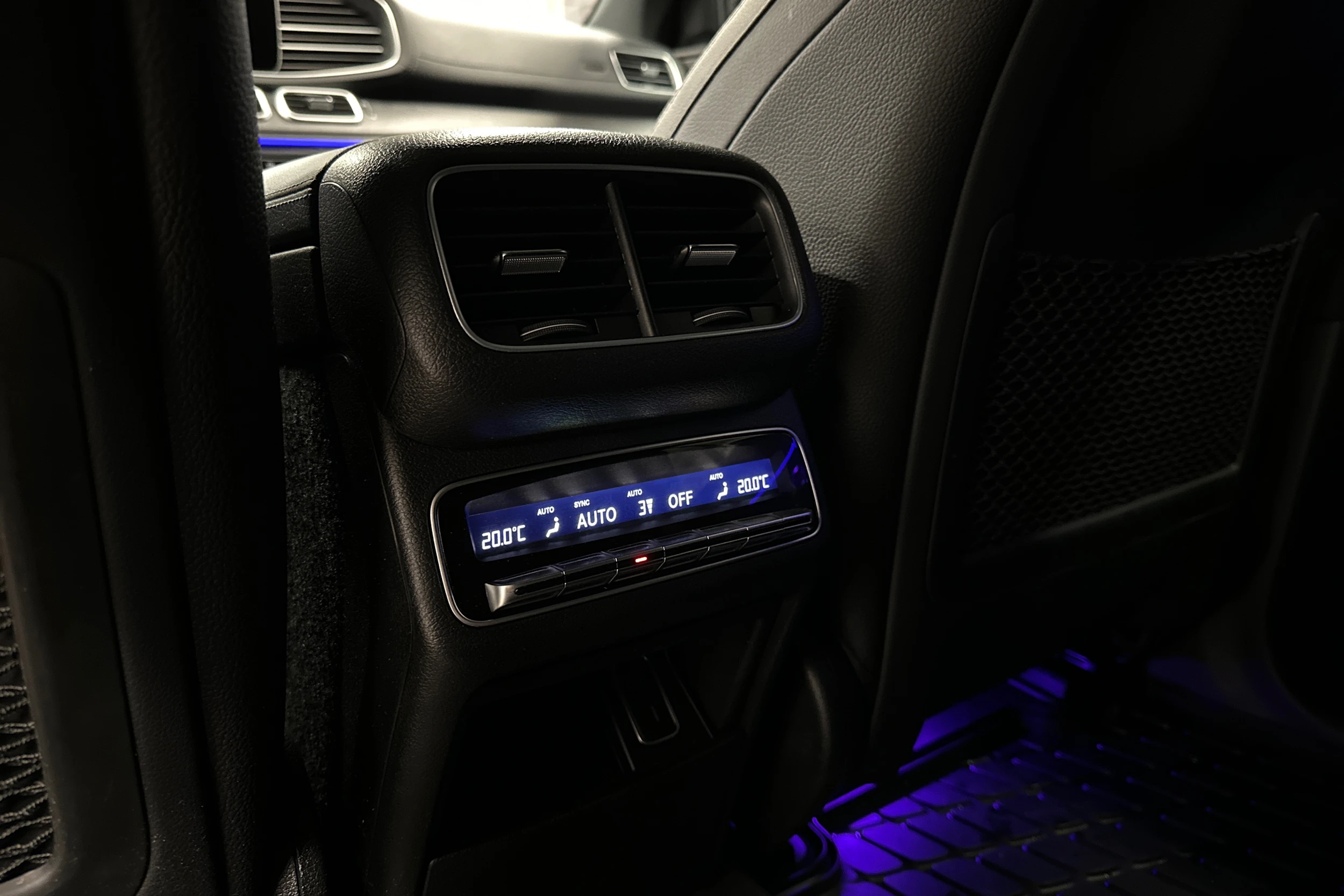 harmaa Mercedes-Benz GLE 2022 kuva 33.