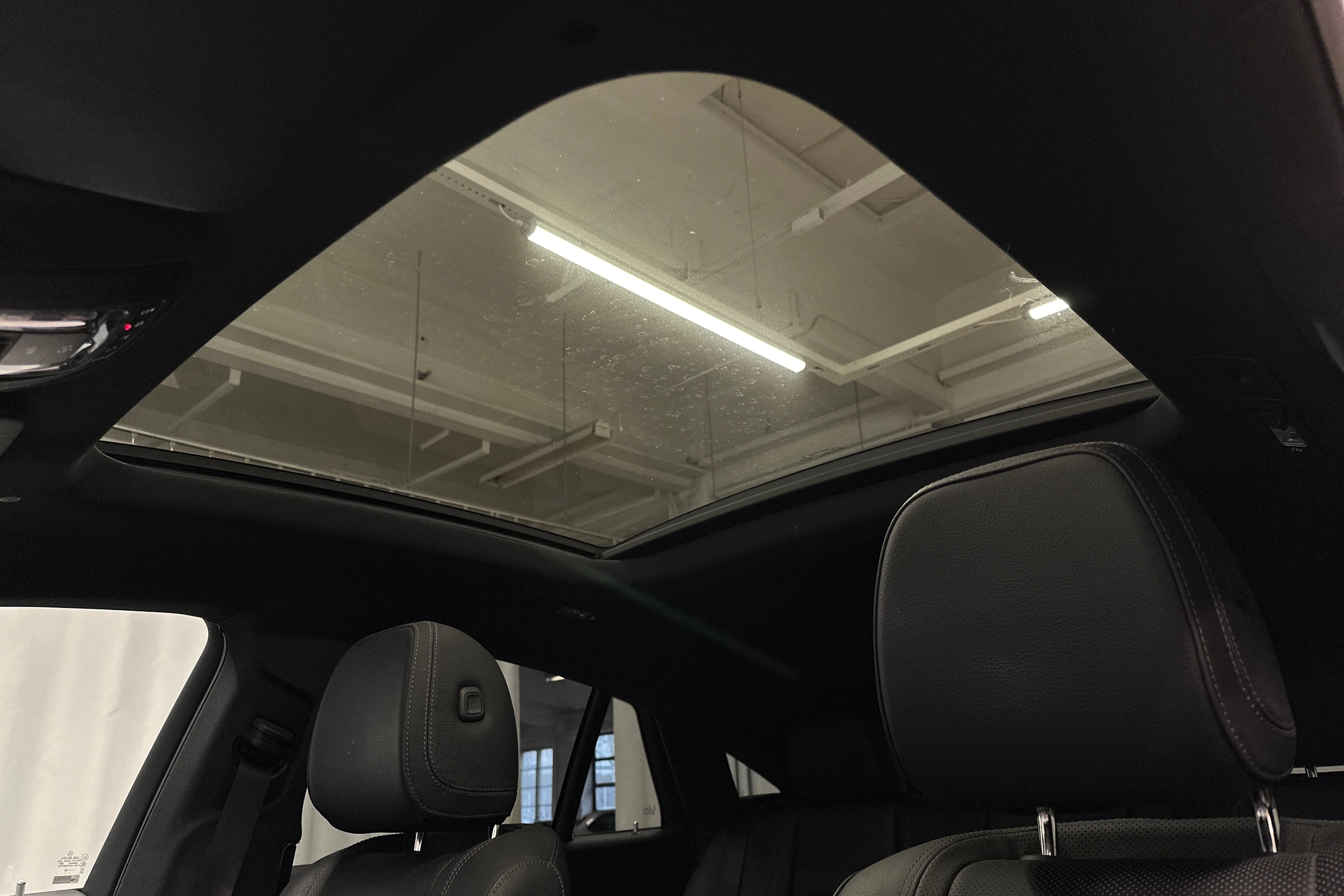 harmaa Mercedes-Benz GLE 2022 kuva 34.