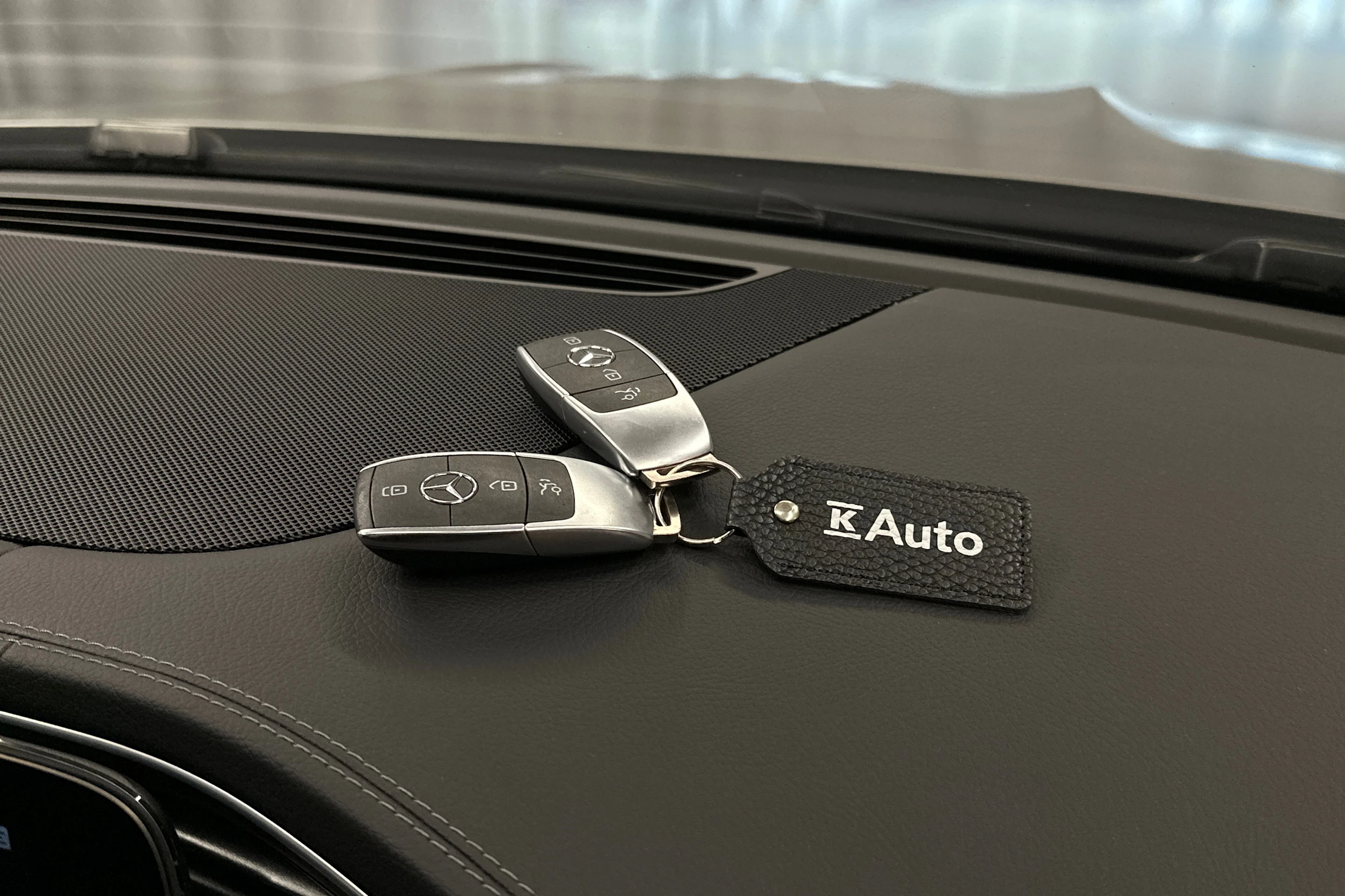 harmaa Mercedes-Benz GLE 2022 kuva 38.