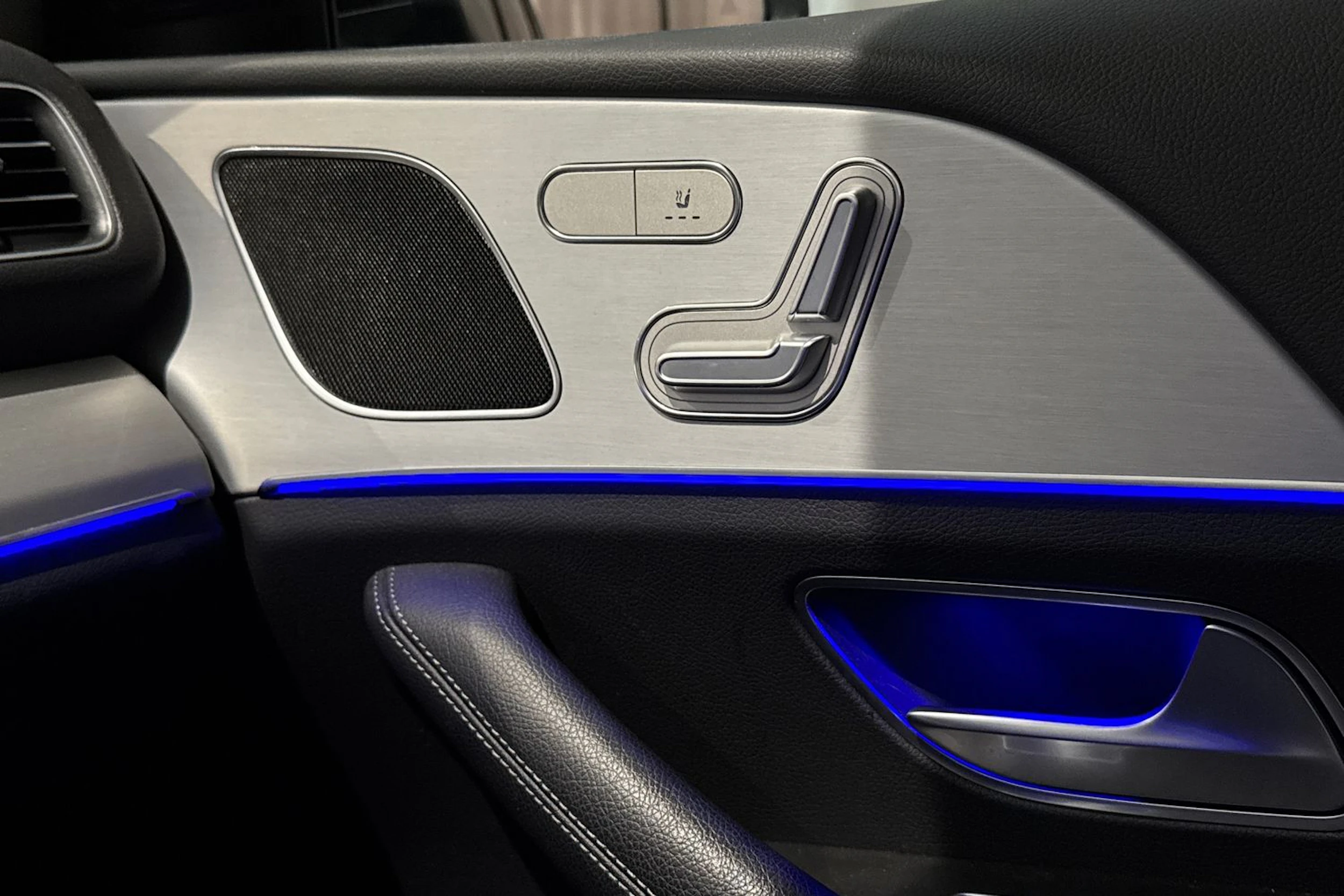 musta Mercedes-Benz GLE 2022 kuva 29.