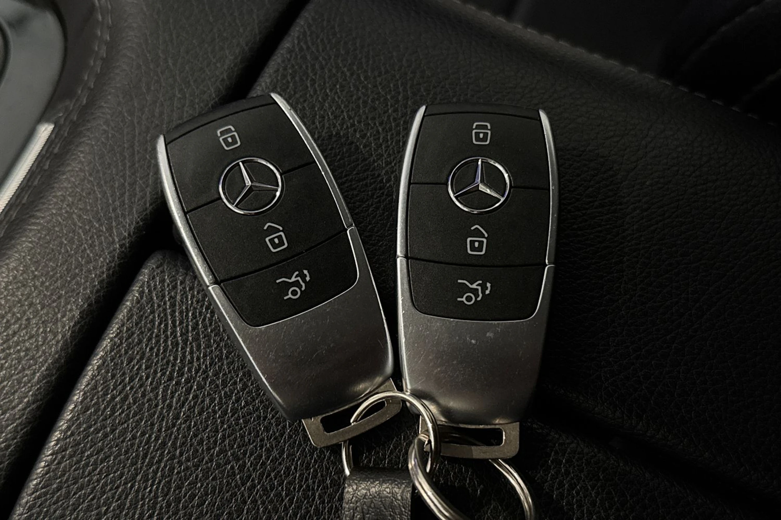 musta Mercedes-Benz GLE 2022 kuva 30.