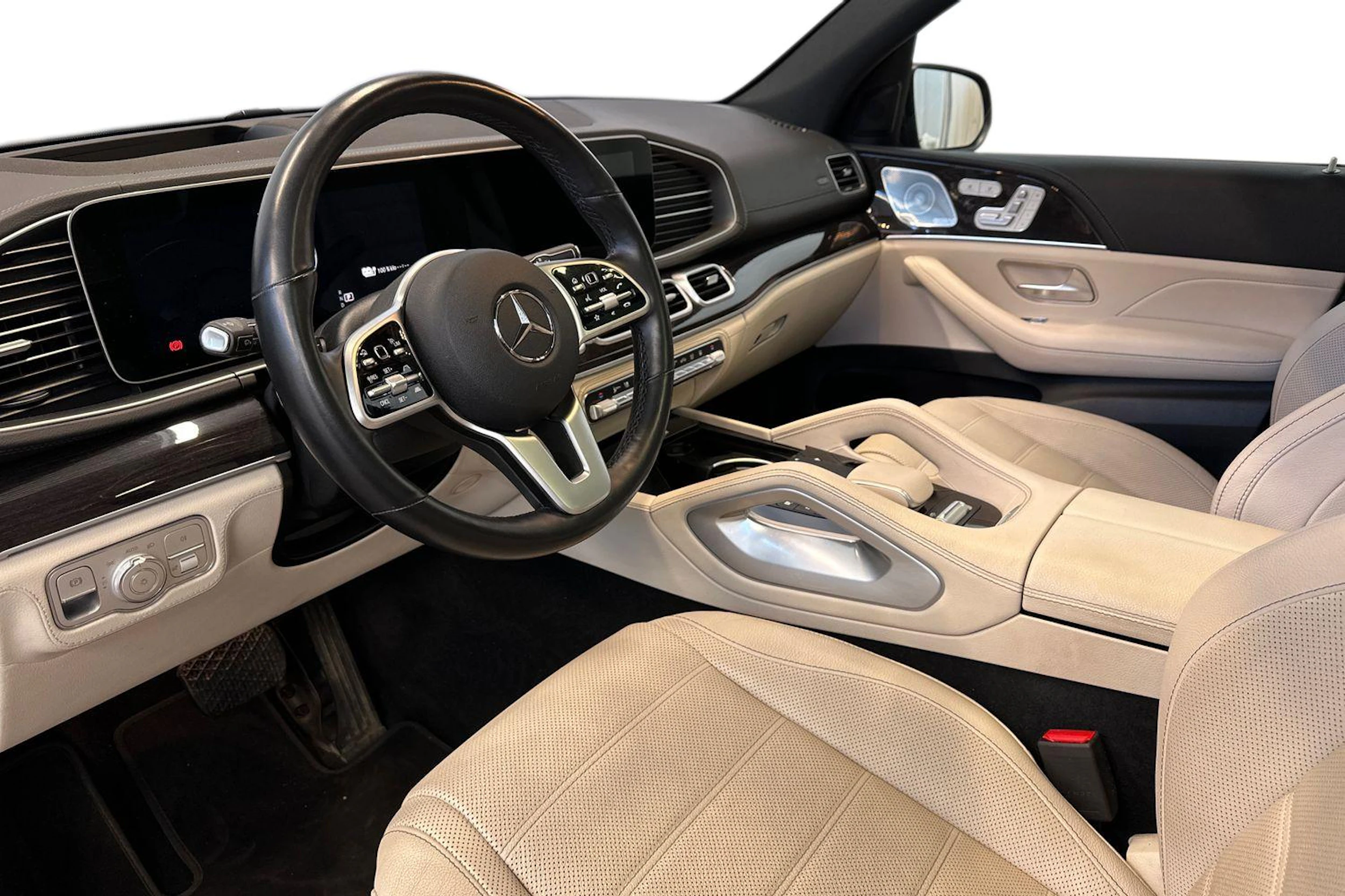 punainen Mercedes-Benz GLE 2022 kuva 8.