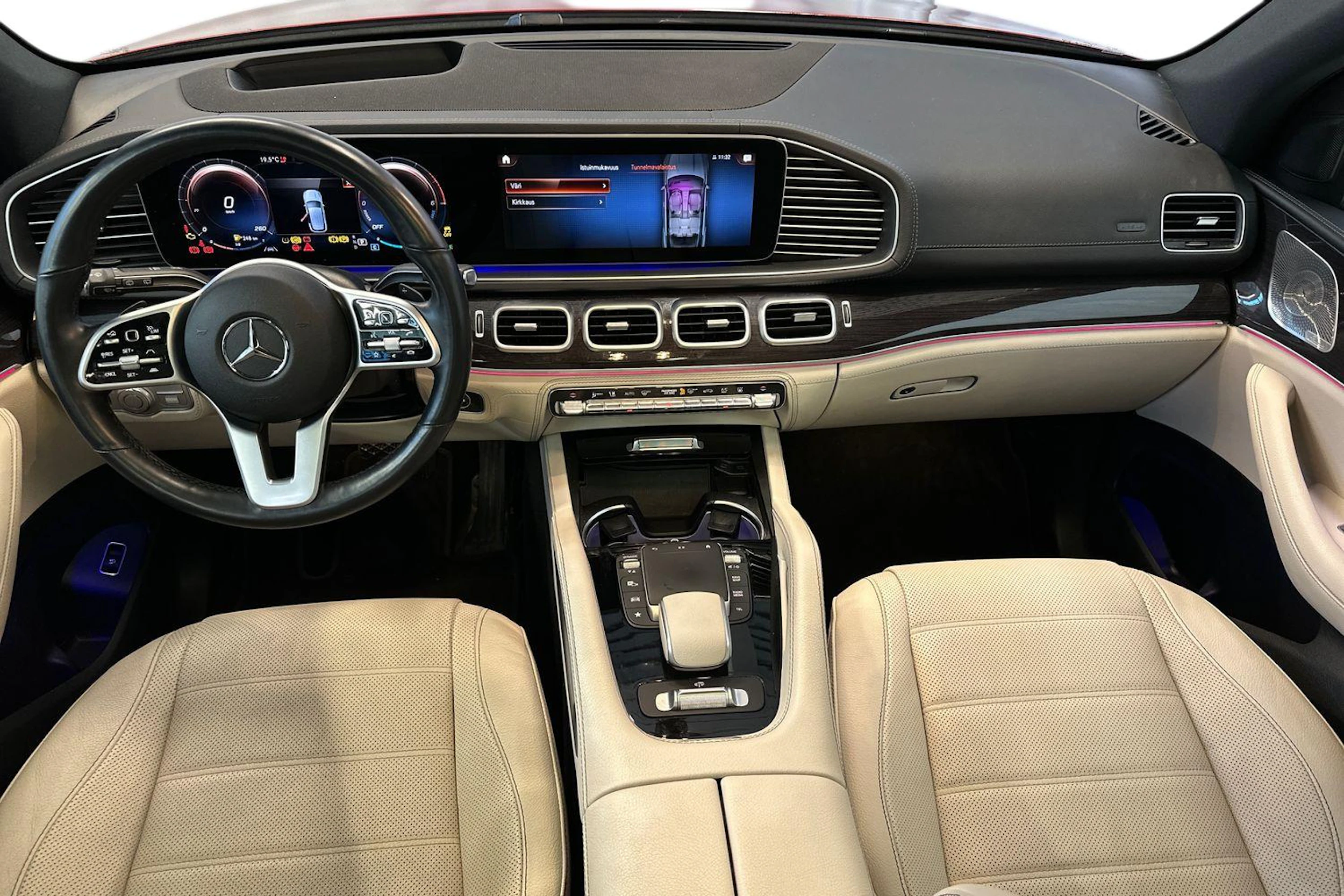 punainen Mercedes-Benz GLE 2022 kuva 9.