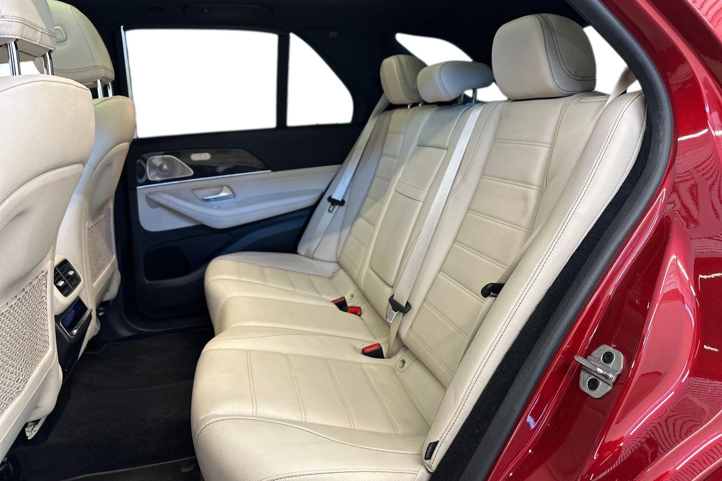 punainen Mercedes-Benz GLE 2022 kuva 11.
