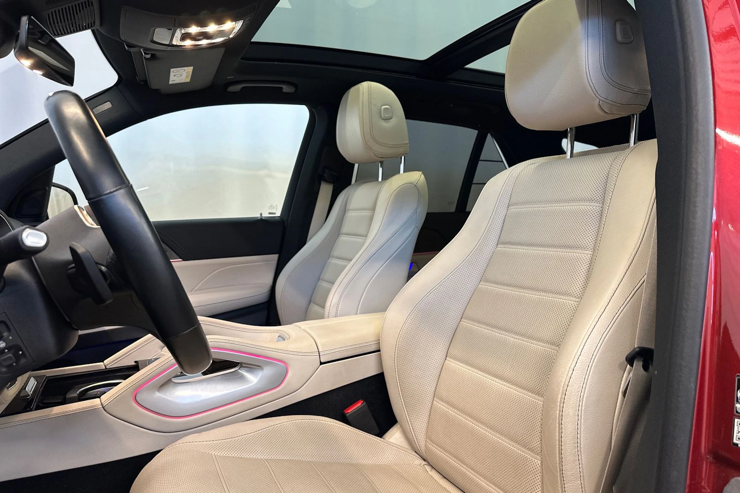 punainen Mercedes-Benz GLE 2022 kuva 15.
