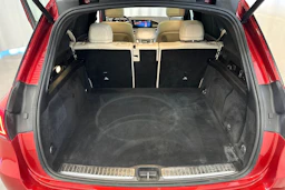 punainen Mercedes-Benz GLE 2022 kuva 16.