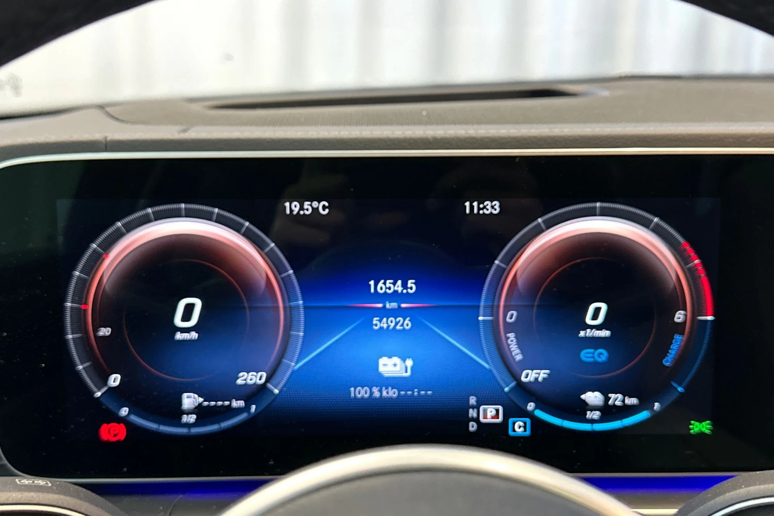 punainen Mercedes-Benz GLE 2022 kuva 17.