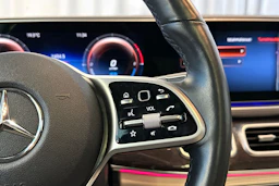 punainen Mercedes-Benz GLE 2022 kuva 19.