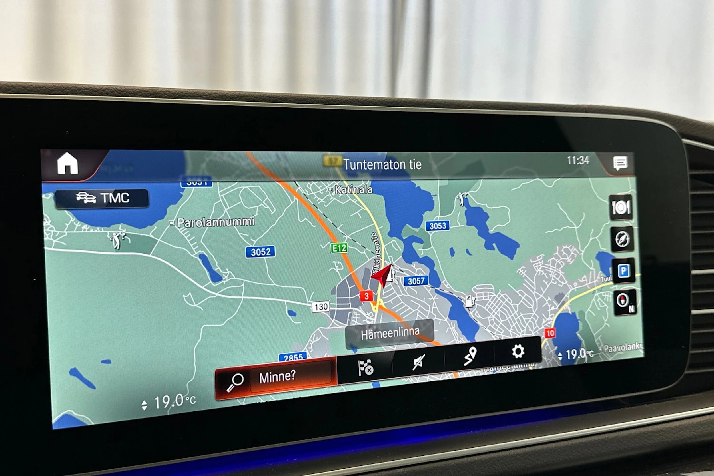 punainen Mercedes-Benz GLE 2022 kuva 21.