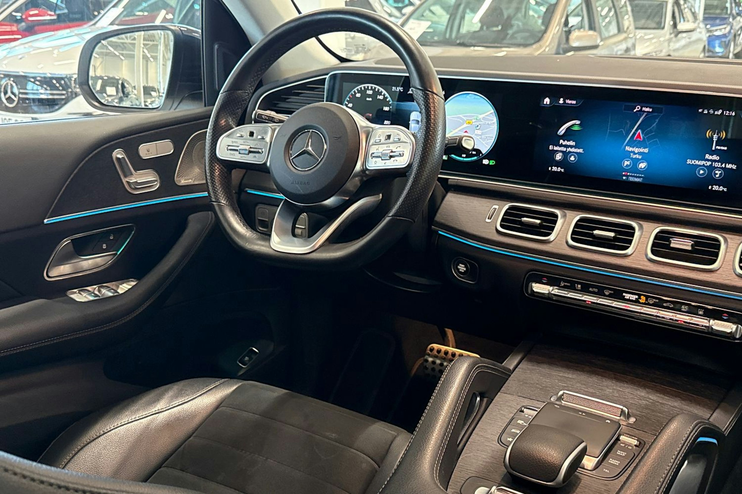 valkoinen Mercedes-Benz GLE 2022 kuva 28.