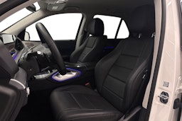 valkoinen Mercedes-Benz GLE 2023 kuva 9.