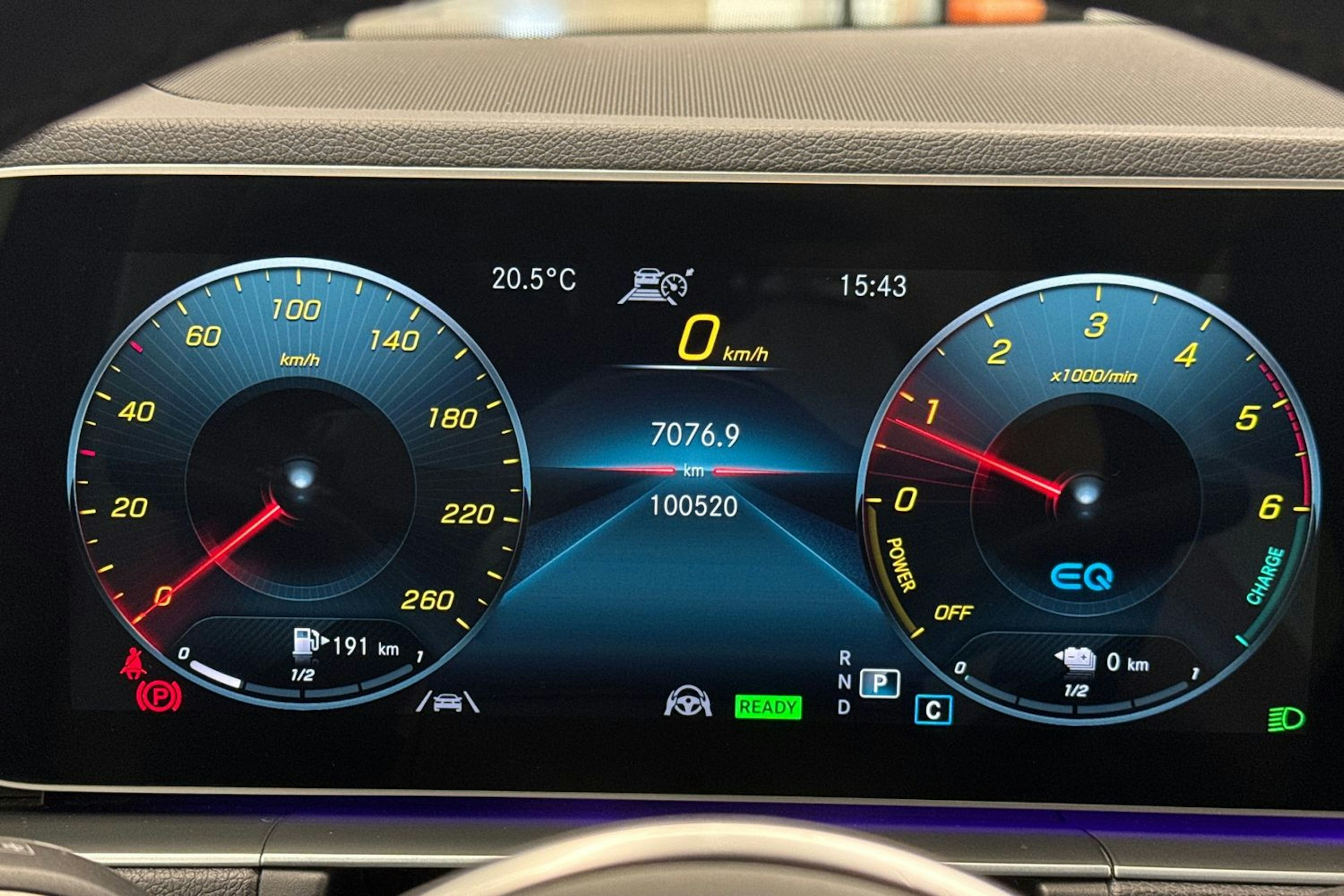 valkoinen Mercedes-Benz GLE 2023 kuva 14.
