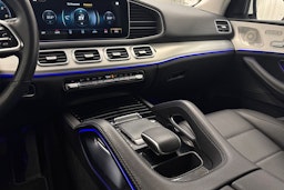 valkoinen Mercedes-Benz GLE 2023 kuva 18.