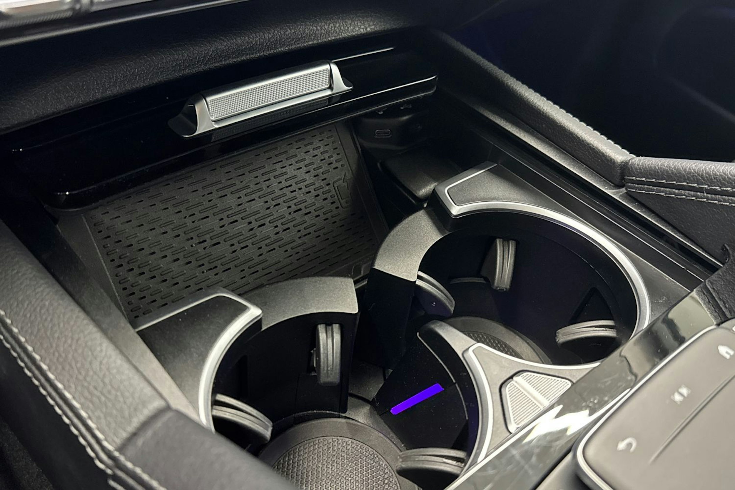 valkoinen Mercedes-Benz GLE 2023 kuva 20.