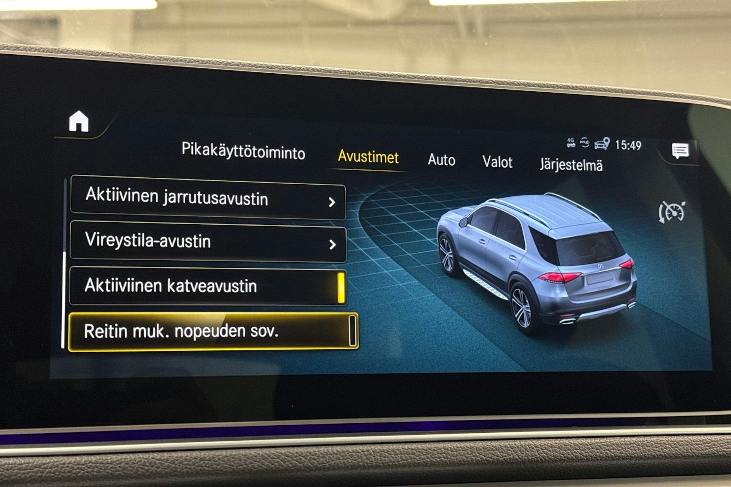 valkoinen Mercedes-Benz GLE 2023 kuva 28.