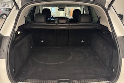 valkoinen Mercedes-Benz GLE 2023 kuva 33.