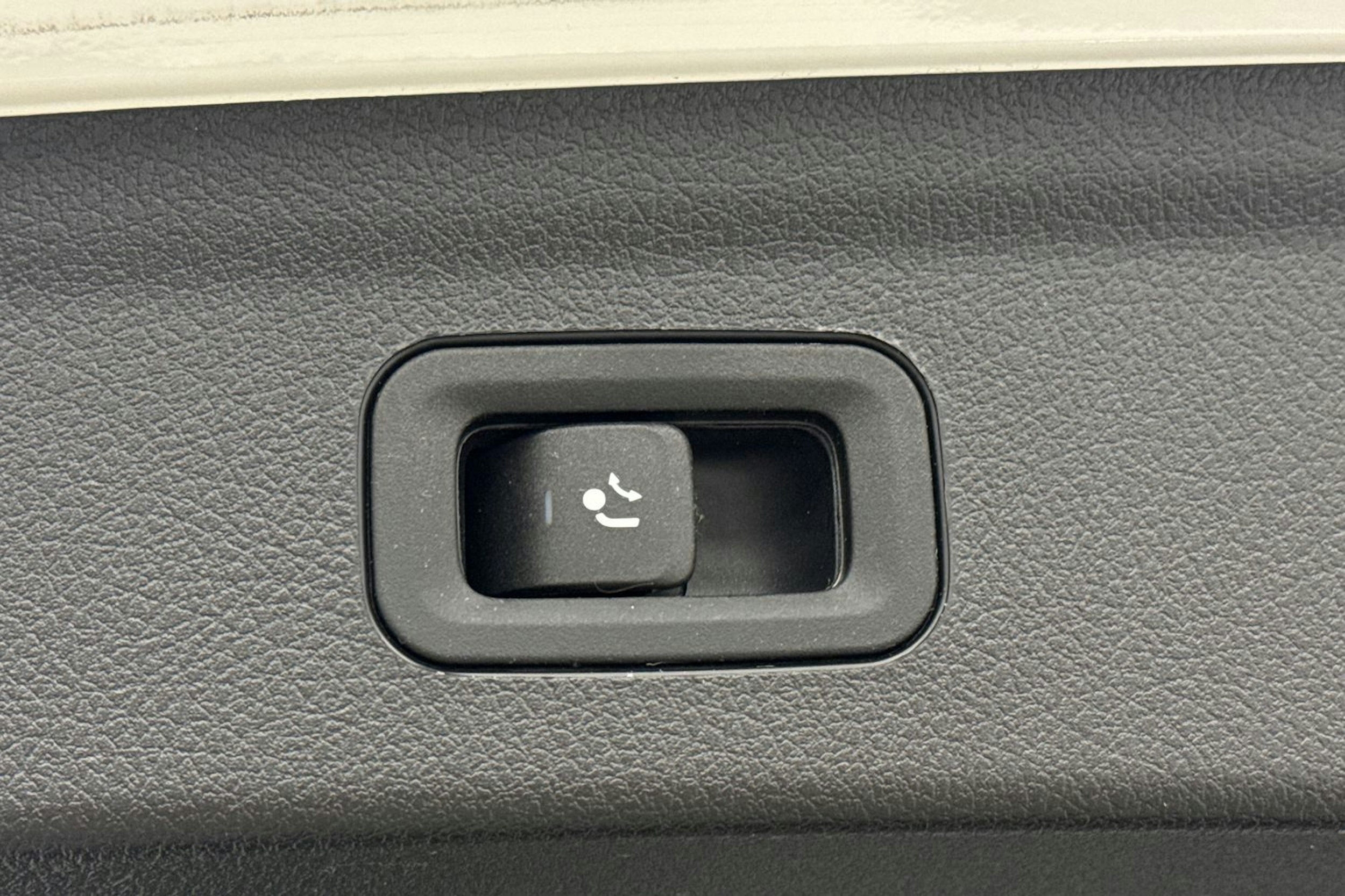 valkoinen Mercedes-Benz GLE 2023 kuva 35.