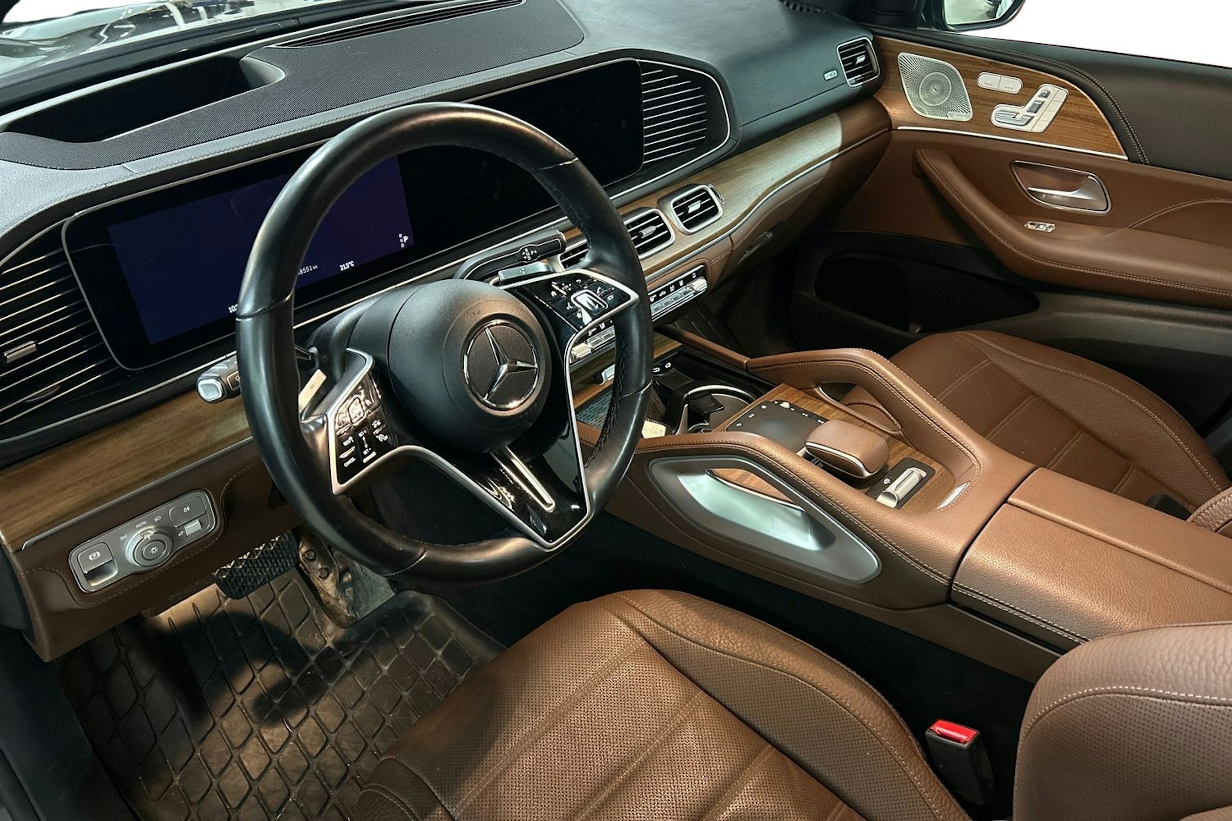 Musta Mercedes-Benz GLE 2023 kuva 3.