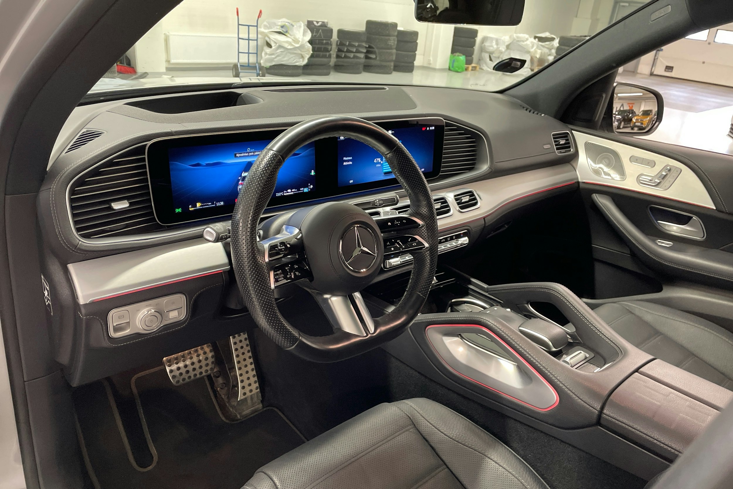 harmaa Mercedes-Benz GLE 2023 kuva 6.