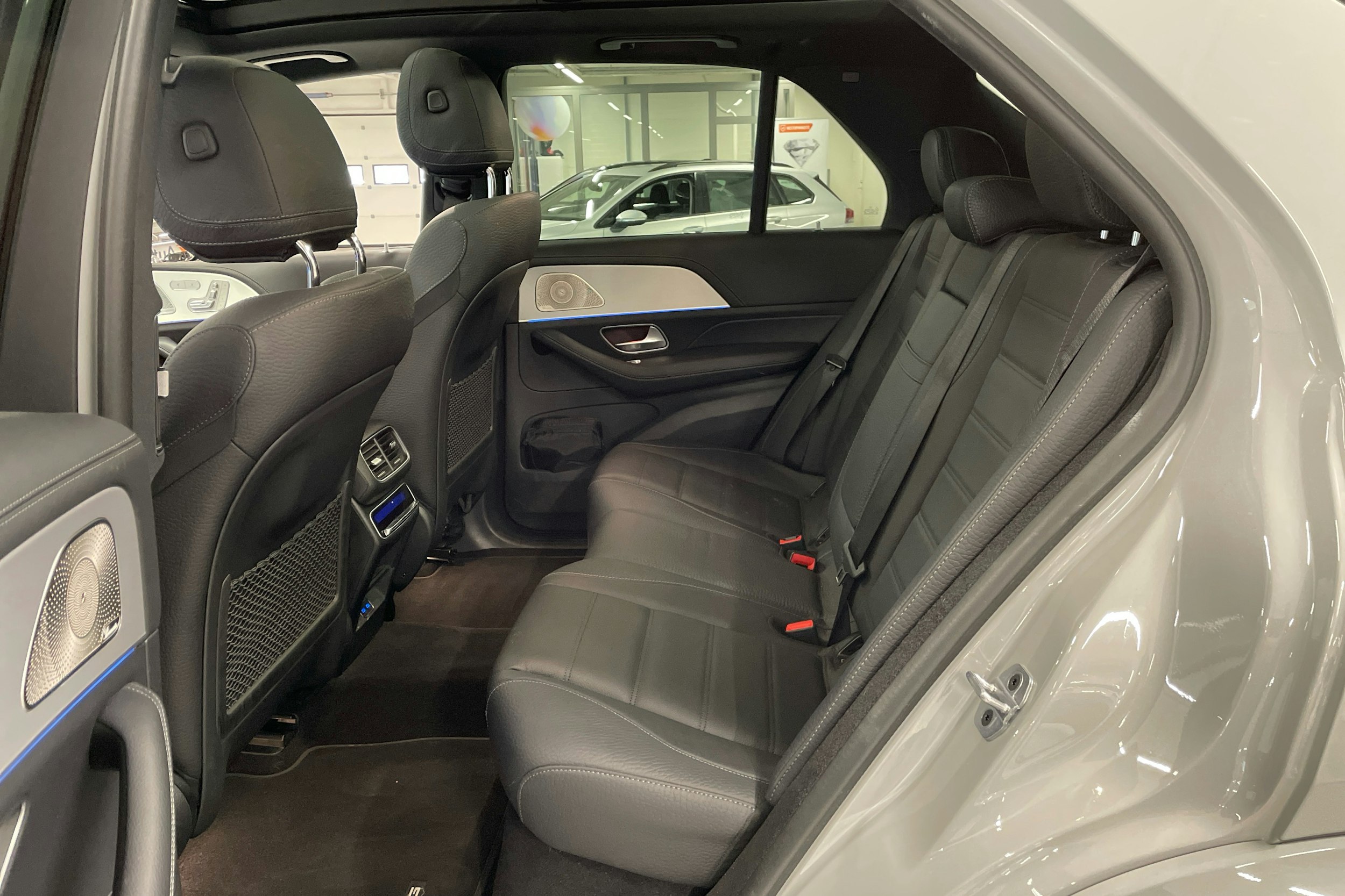 harmaa Mercedes-Benz GLE 2023 kuva 8.