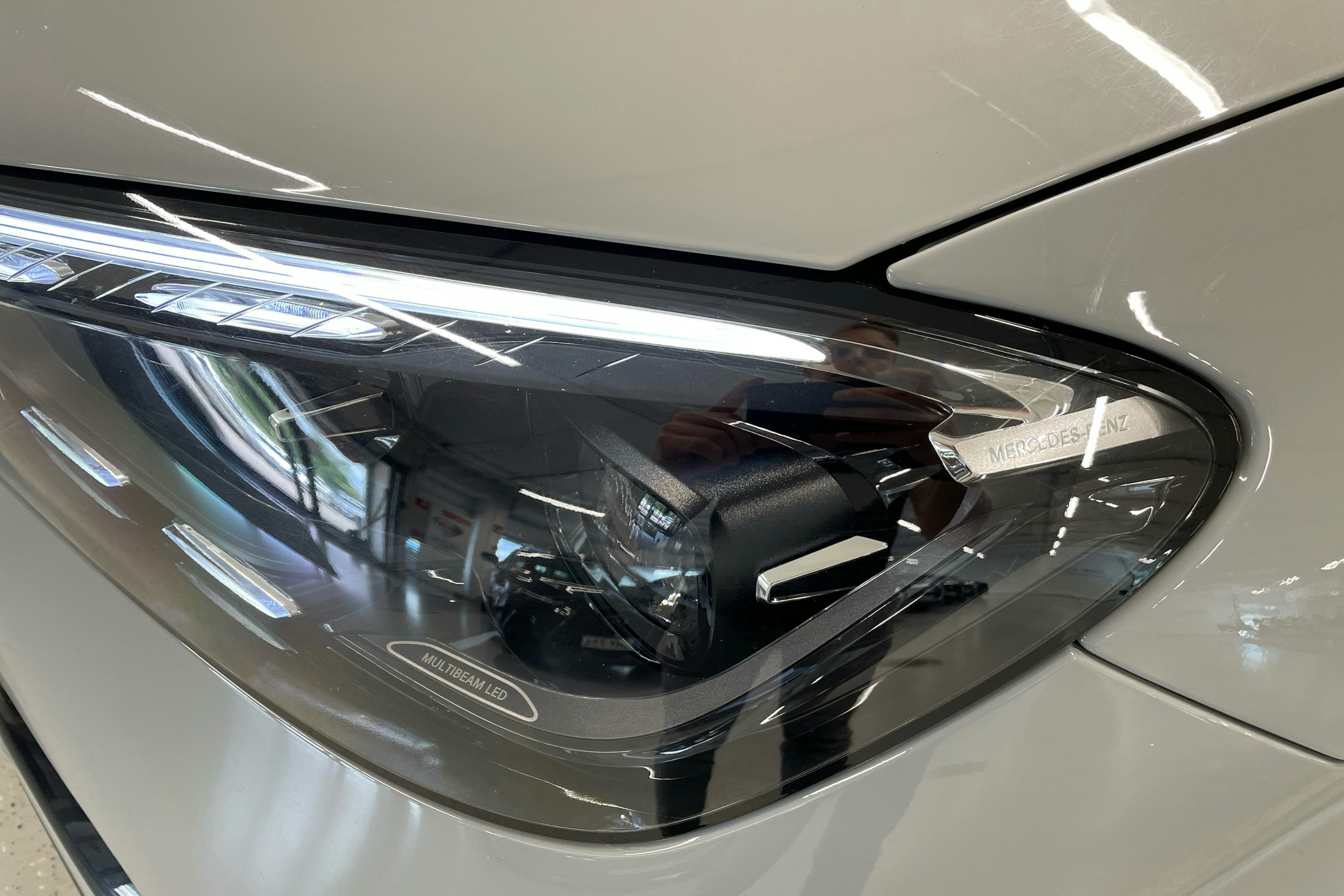 harmaa Mercedes-Benz GLE 2023 kuva 17.