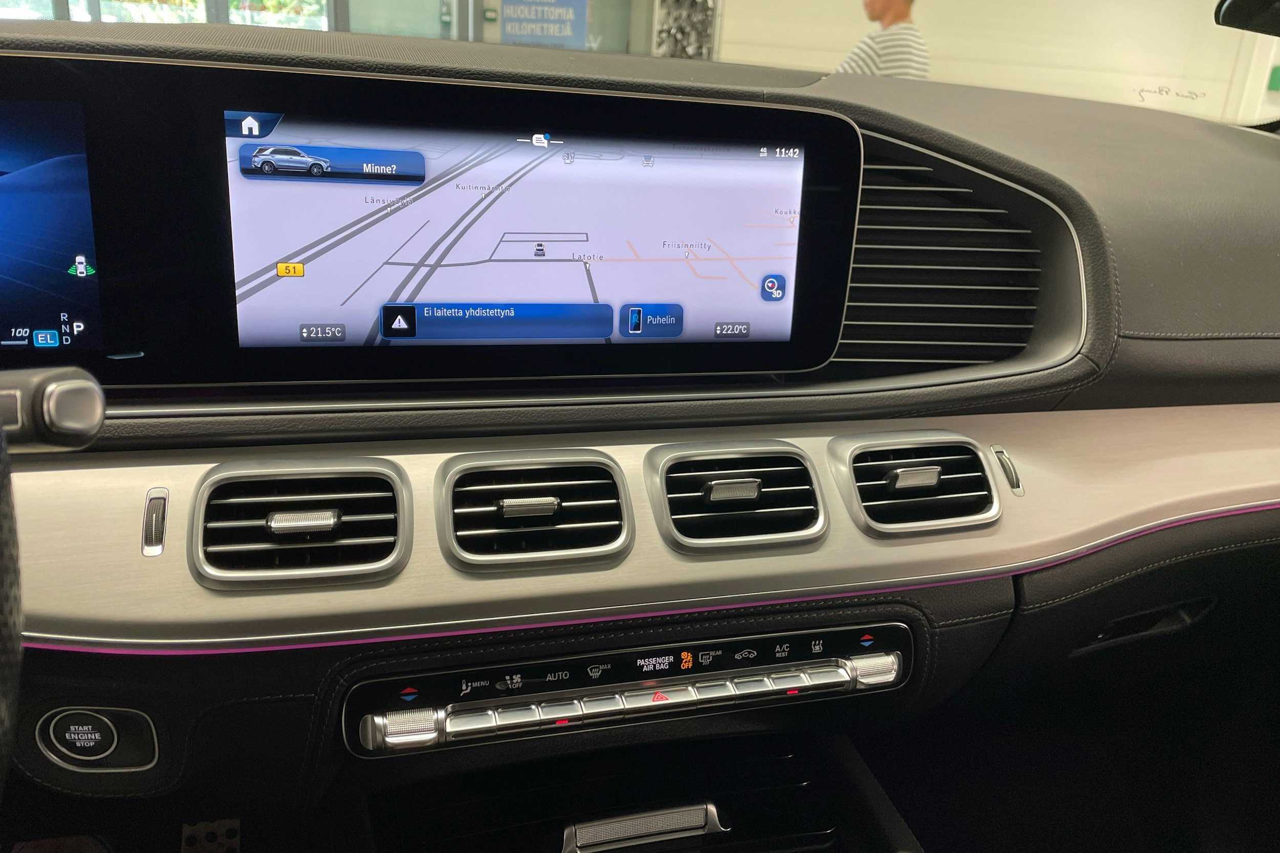 harmaa Mercedes-Benz GLE 2023 kuva 18.