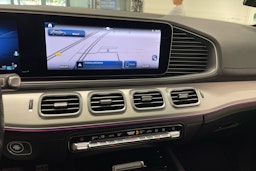 harmaa Mercedes-Benz GLE 2023 kuva 18.