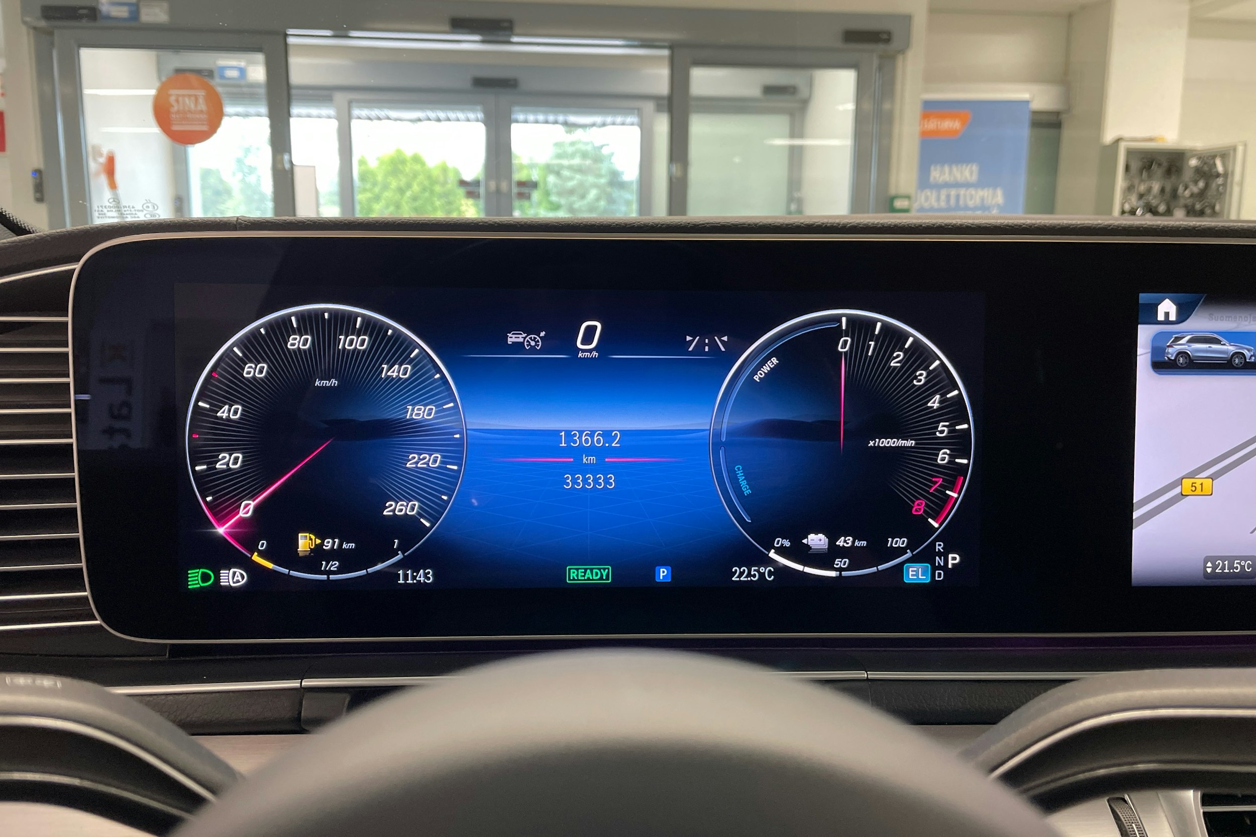 harmaa Mercedes-Benz GLE 2023 kuva 20.