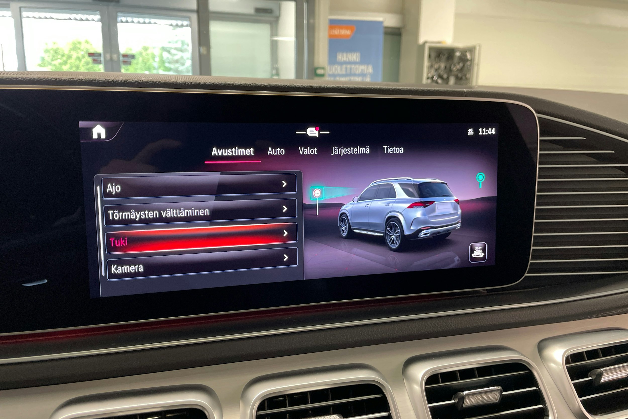 harmaa Mercedes-Benz GLE 2023 kuva 24.