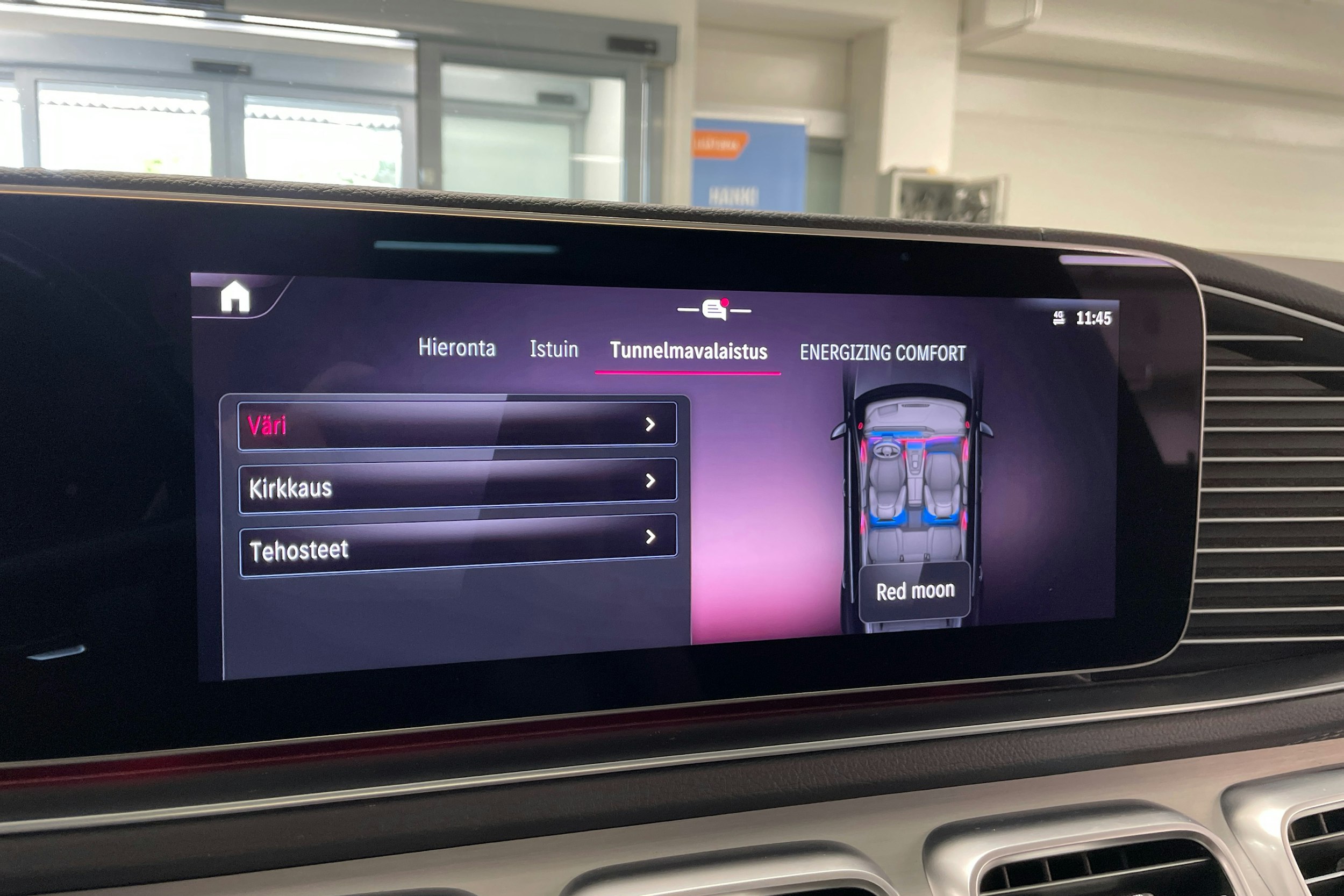 harmaa Mercedes-Benz GLE 2023 kuva 26.