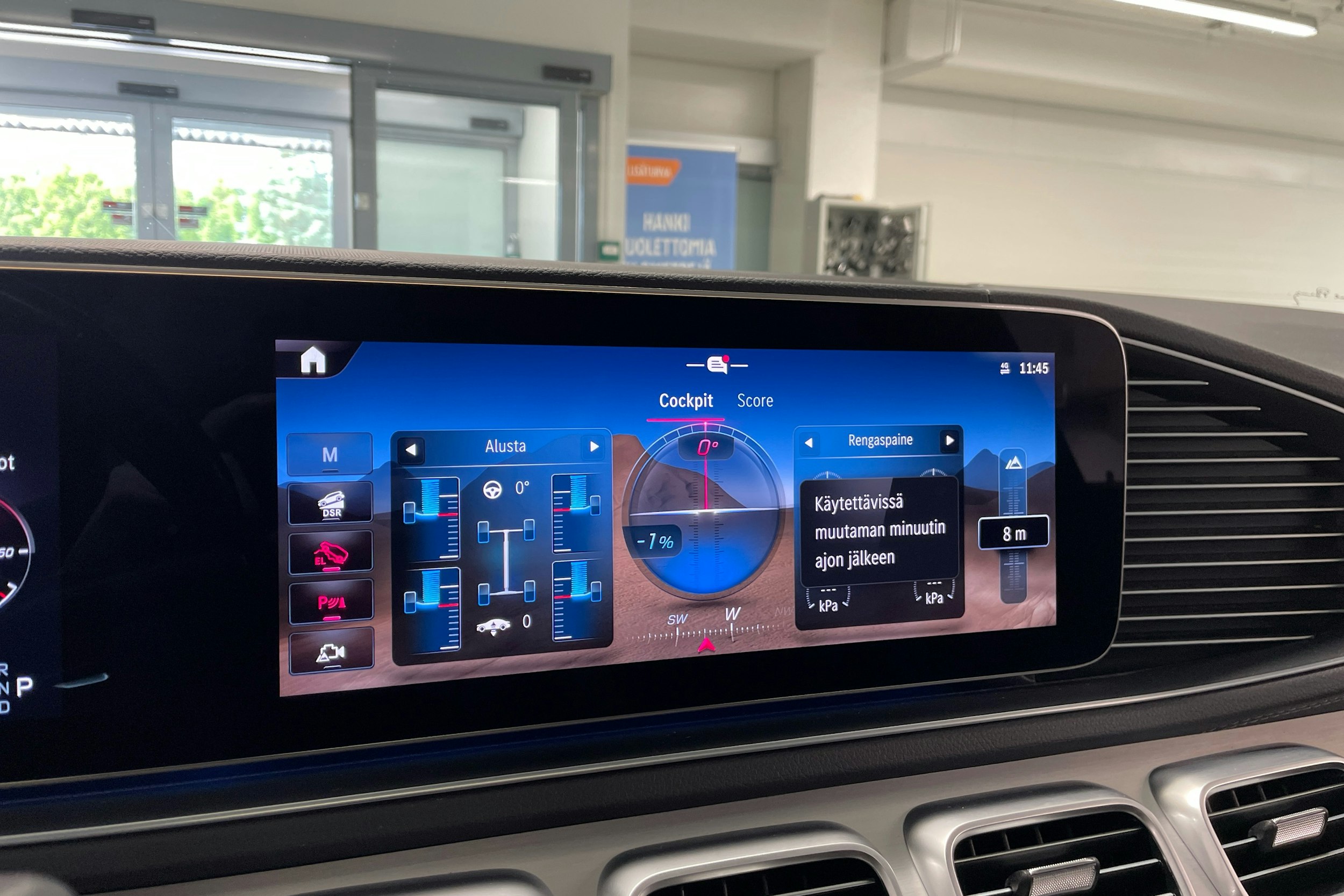 harmaa Mercedes-Benz GLE 2023 kuva 27.