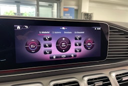 harmaa Mercedes-Benz GLE 2023 kuva 28.