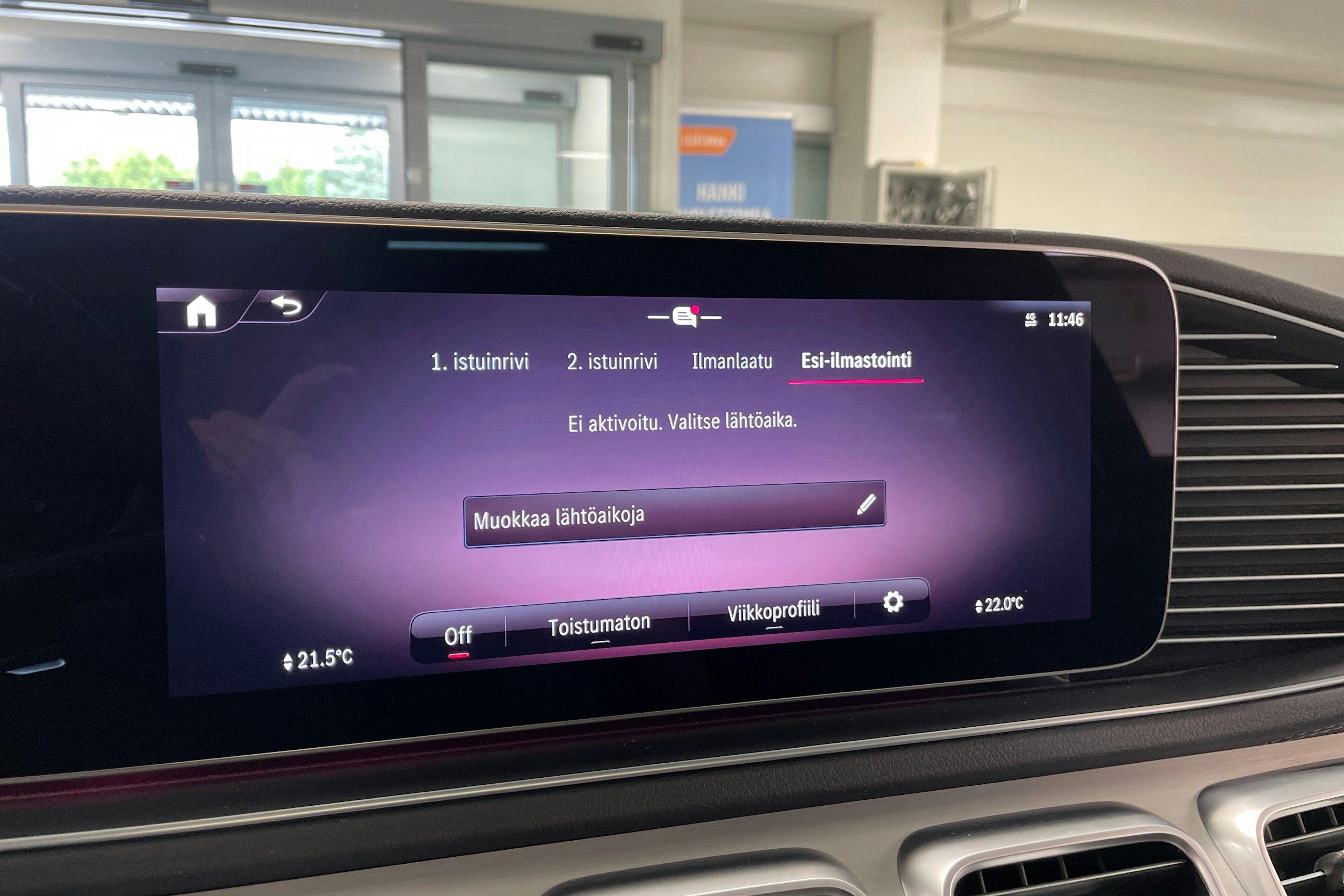 harmaa Mercedes-Benz GLE 2023 kuva 29.