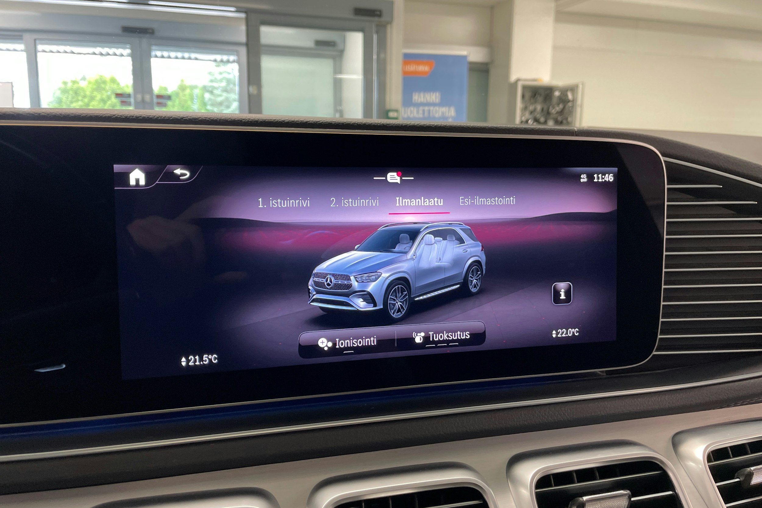 harmaa Mercedes-Benz GLE 2023 kuva 30.