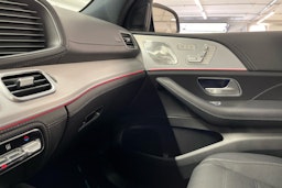 harmaa Mercedes-Benz GLE 2023 kuva 31.
