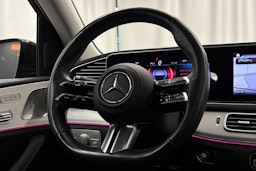 met. punainen Mercedes-Benz GLE 2024 kuva 17.