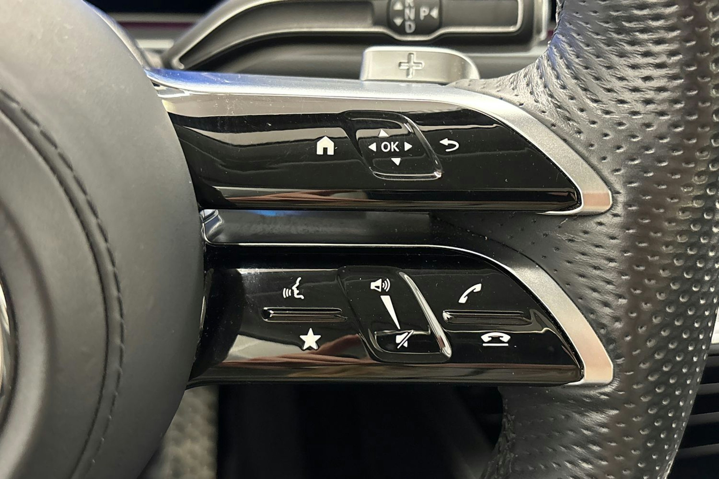 met. punainen Mercedes-Benz GLE 2024 kuva 19.