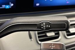 met. punainen Mercedes-Benz GLE 2024 kuva 20.