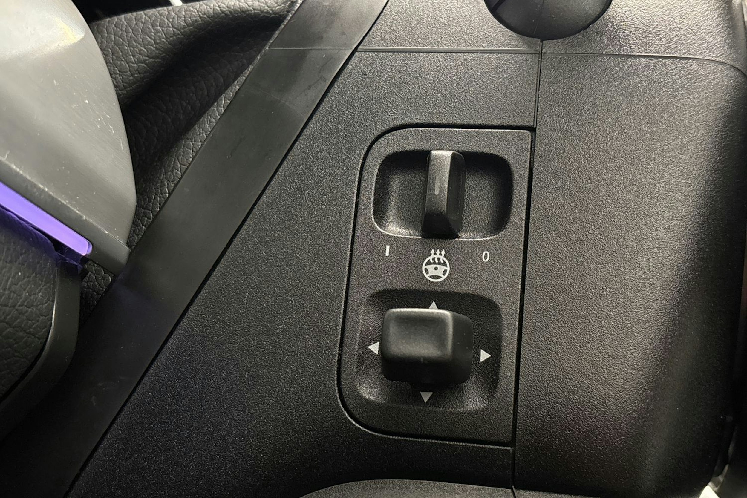 met. punainen Mercedes-Benz GLE 2024 kuva 21.