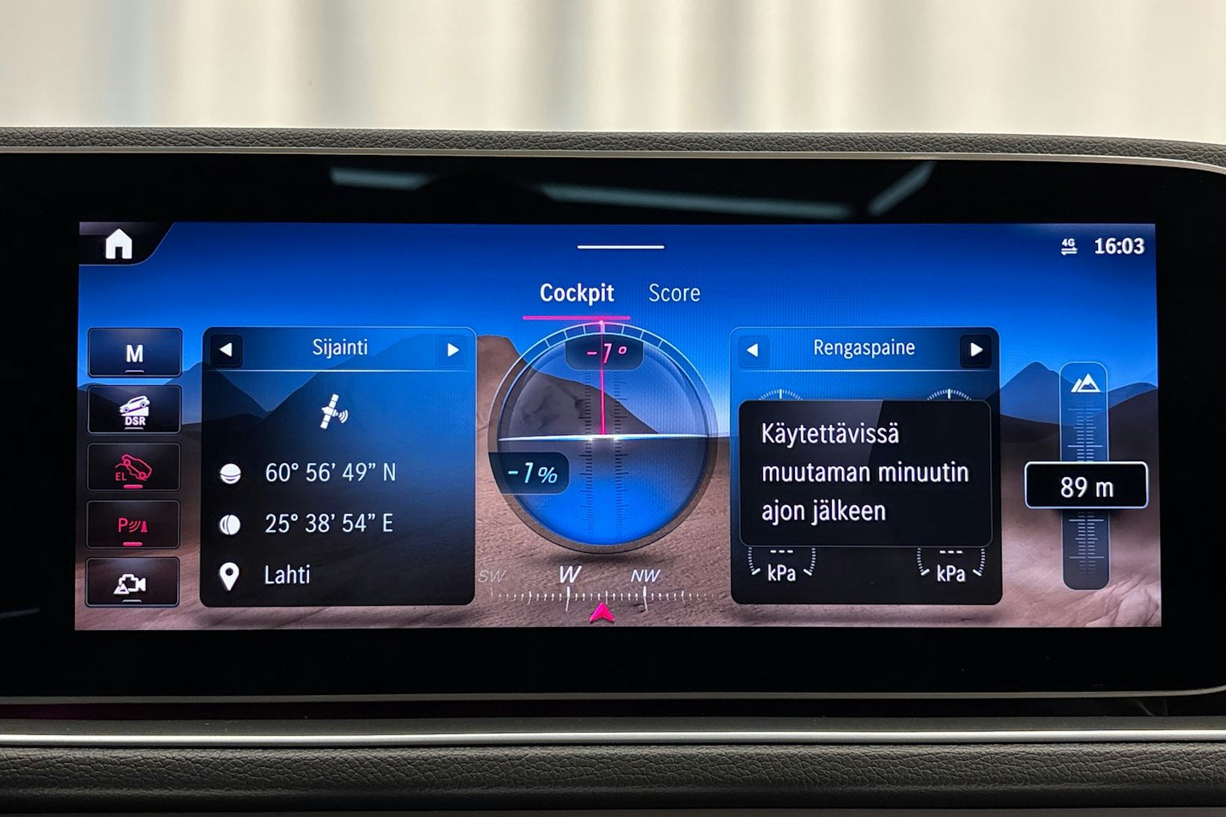 met. punainen Mercedes-Benz GLE 2024 kuva 25.