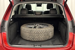 met. punainen Mercedes-Benz GLE 2024 kuva 28.