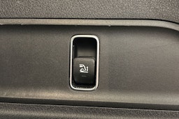 met. punainen Mercedes-Benz GLE 2024 kuva 31.