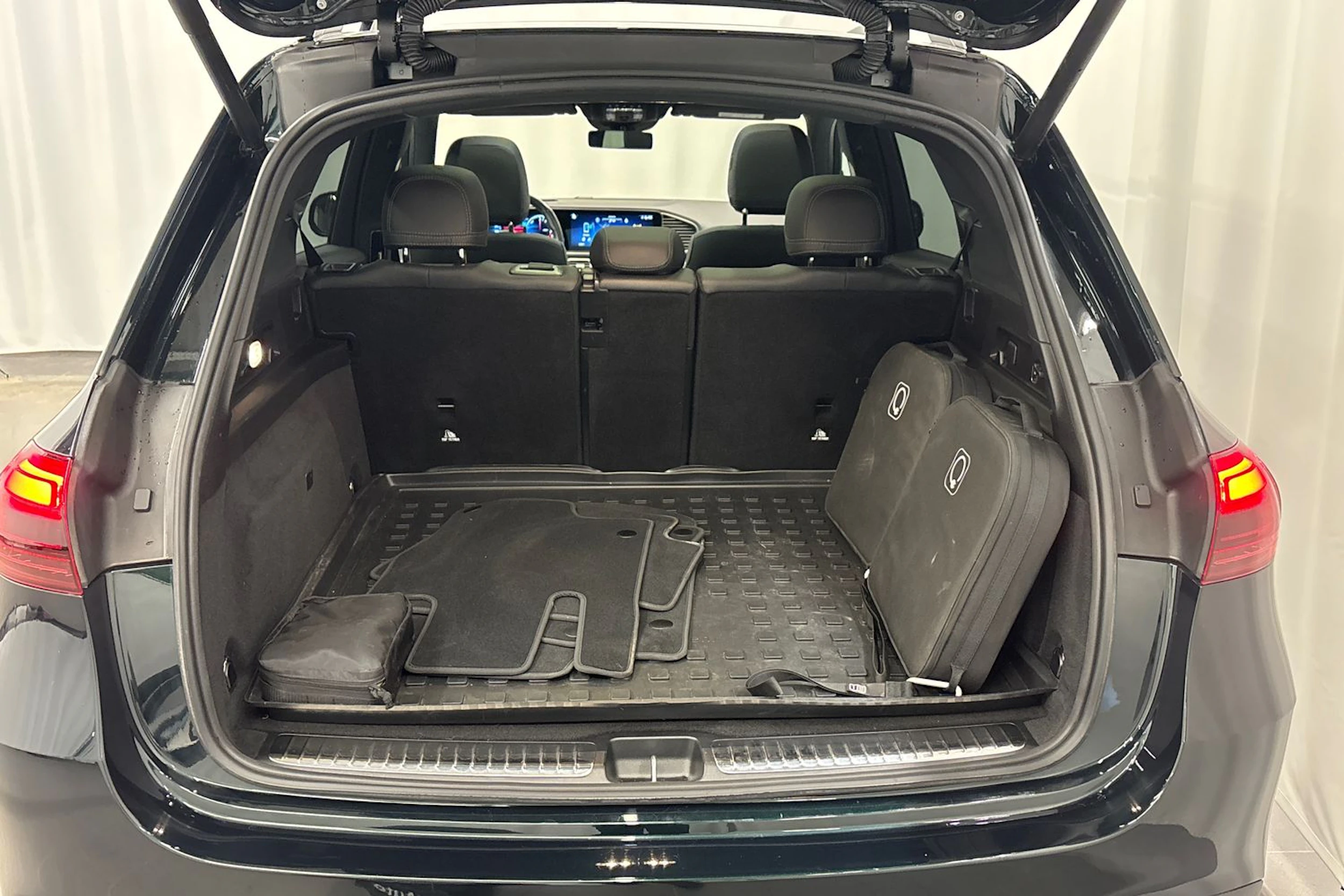 vihreä Mercedes-Benz GLE 2024 kuva 16.