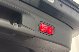vihreä Mercedes-Benz GLE 2024 kuva 18.