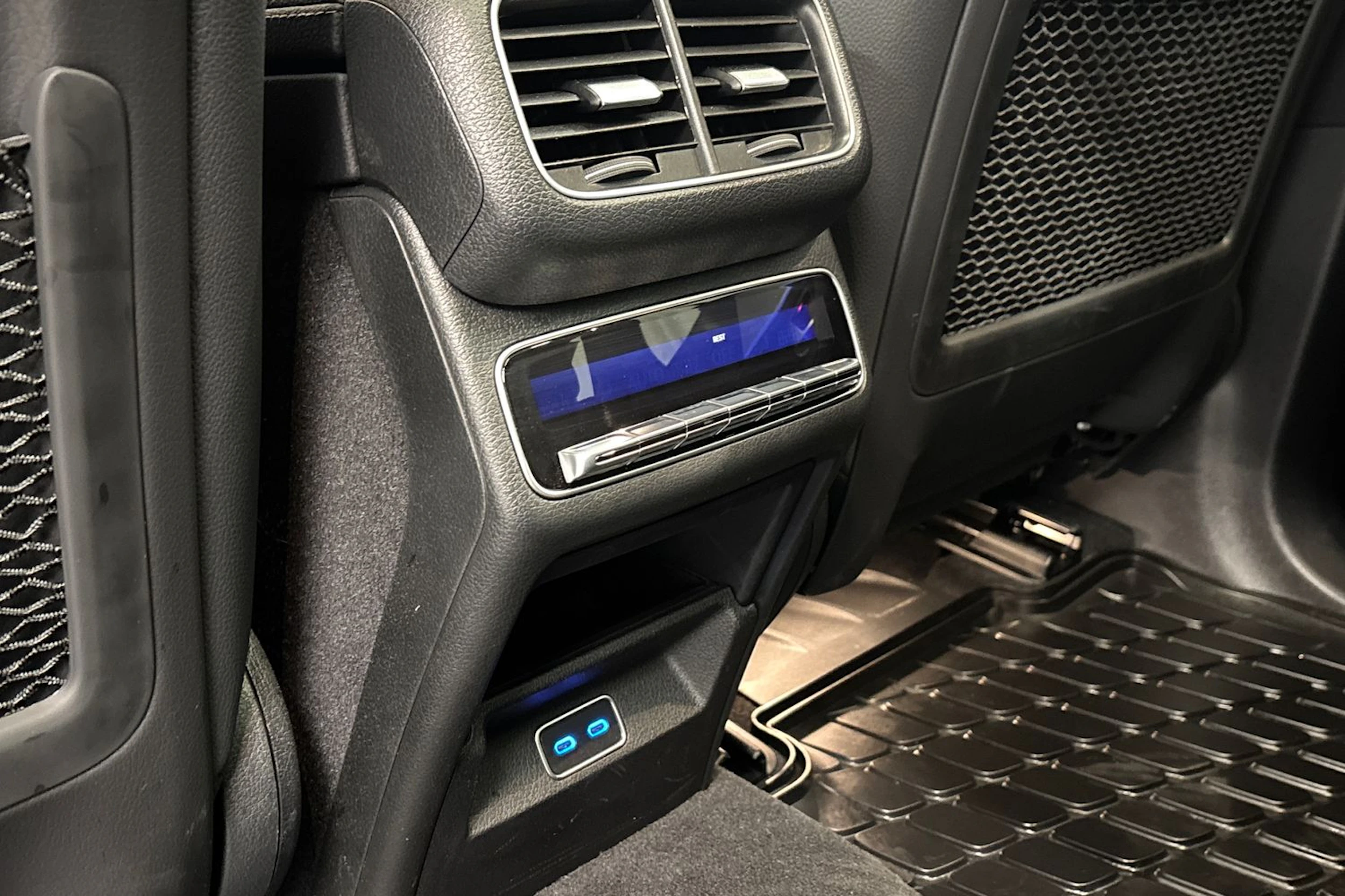 vihreä Mercedes-Benz GLE 2024 kuva 19.