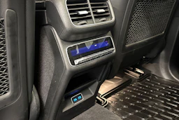 vihreä Mercedes-Benz GLE 2024 kuva 19.